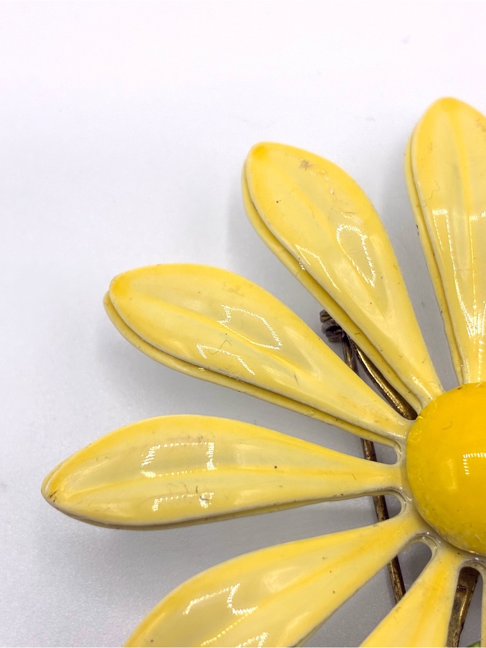Vintage Yellow Daisy Flower Brooch Enamel Mid Century Floral Pin - Picture 6 of 11